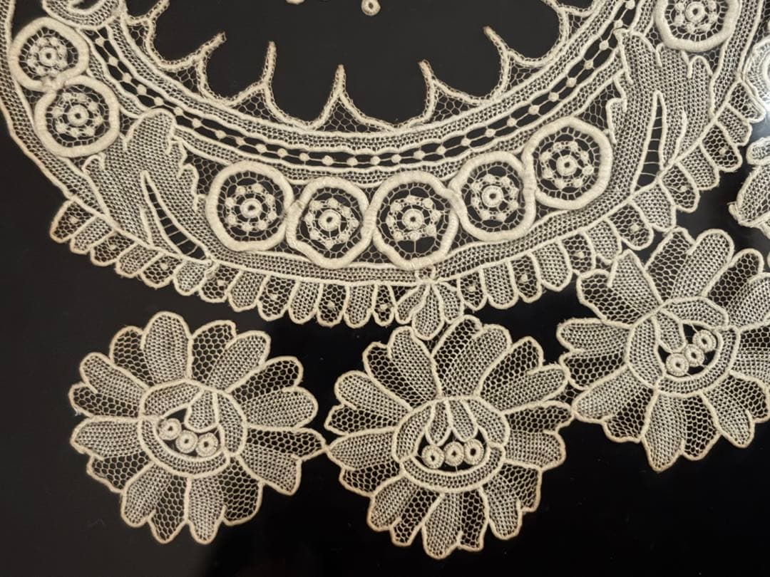 薔薇のアンティークレース　ベルギー