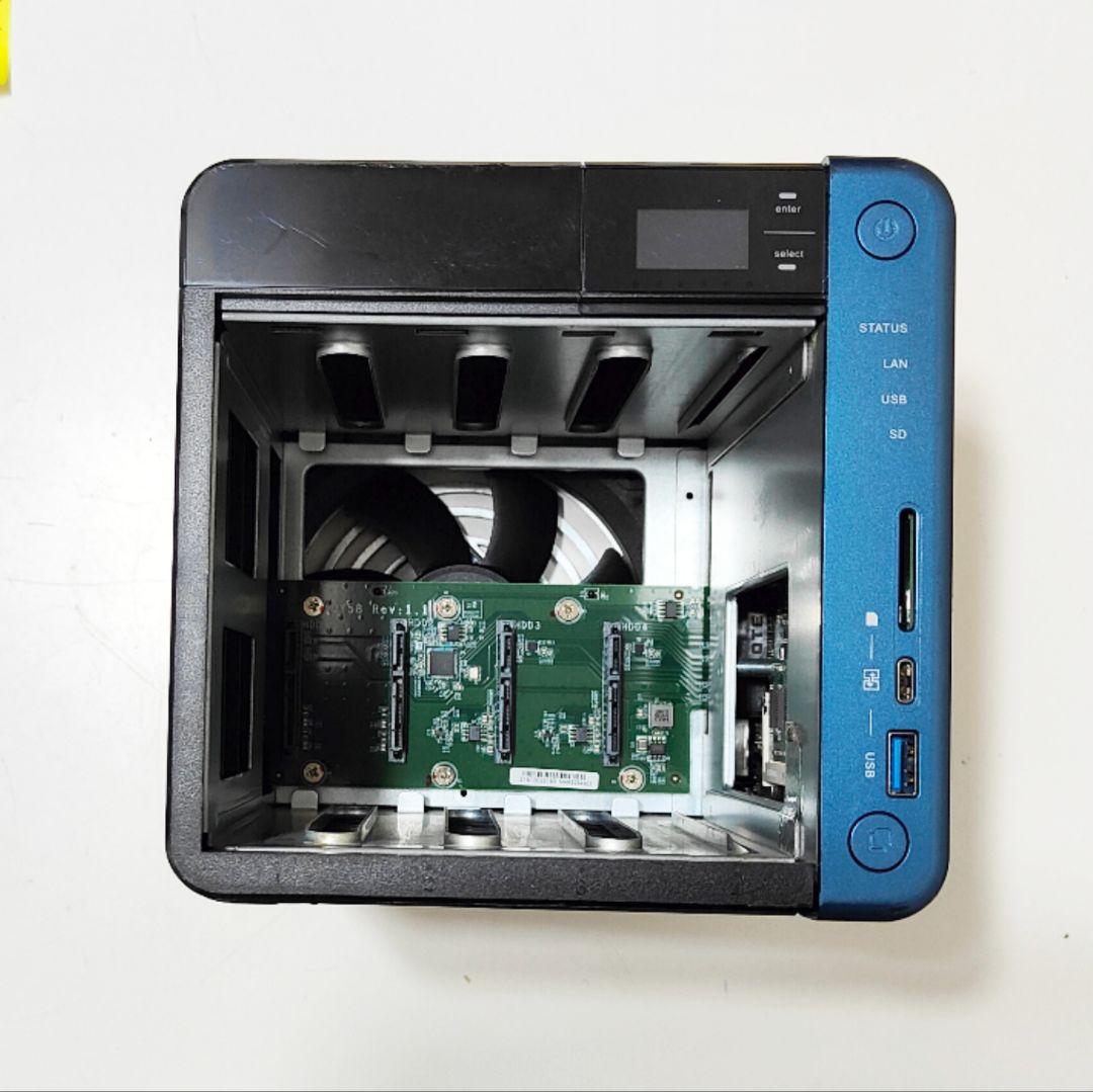 お得 動作品 QNAP NAS TS-453B 8GB 10GbEカード搭載