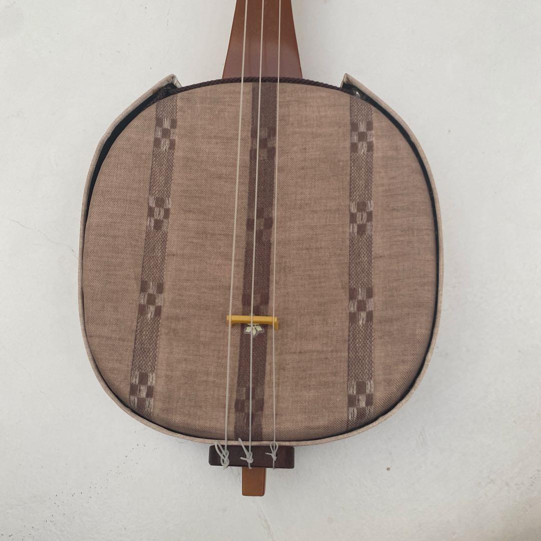 三線本体 ストライプ模様　爪　チューナー付き