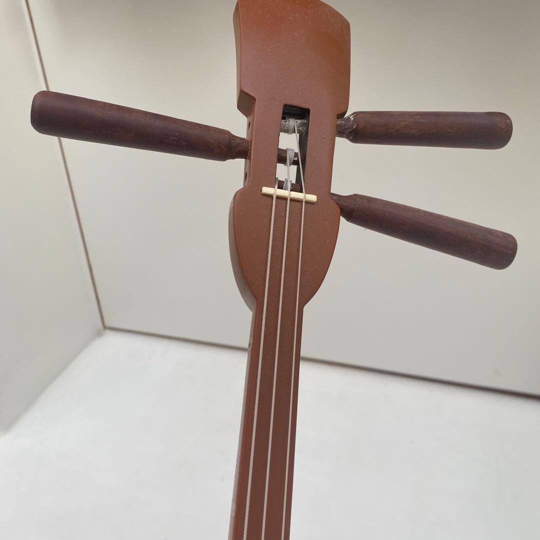 三線本体 ストライプ模様　爪　チューナー付き