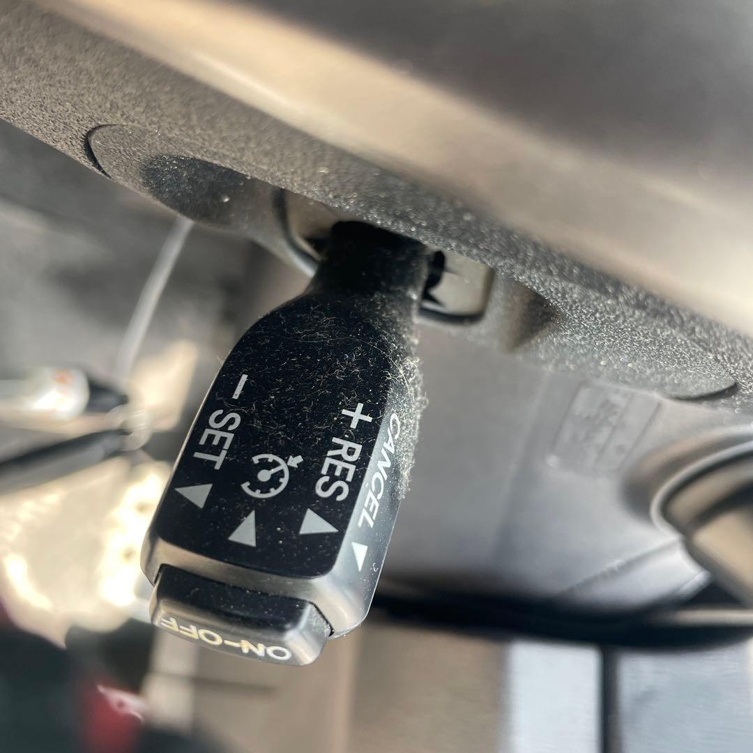 トヨタプリウスZVW30 GSグレード　ステリング　ホイール レッドステッチ 赤