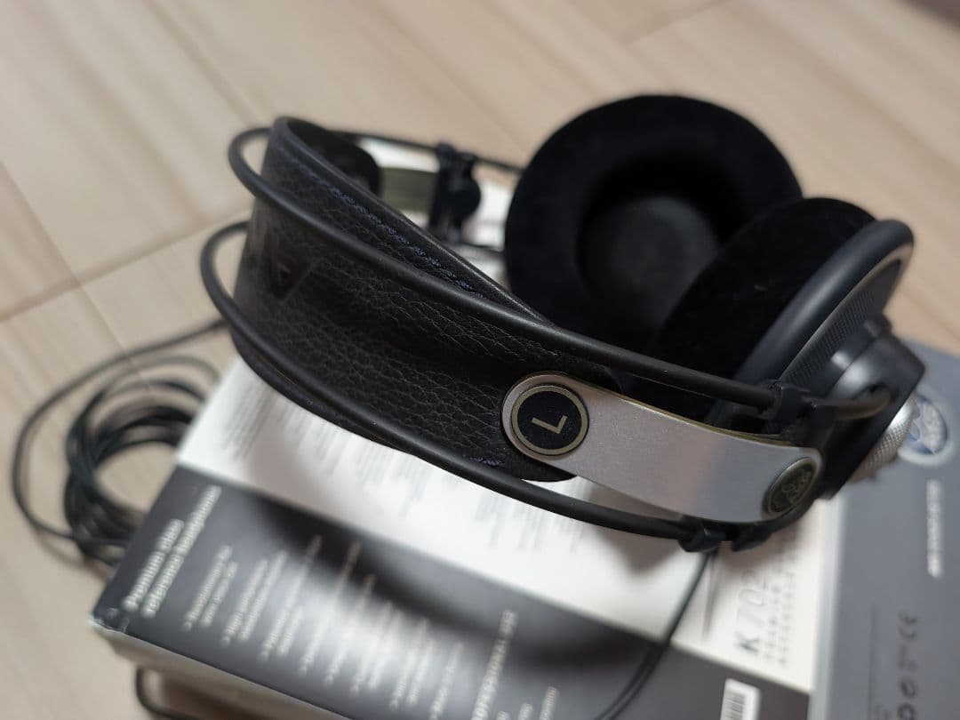 ヘッドホン AKG k702