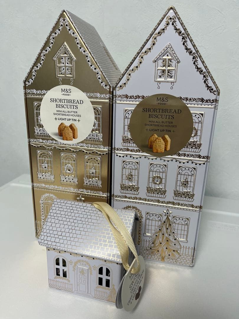 【M&S】2025クリスマス限定 ハウス型 ライトアップ缶（3缶セット）