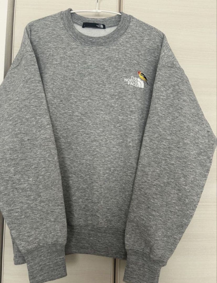 グレー クルーネック トレーナー　ノースフェイス