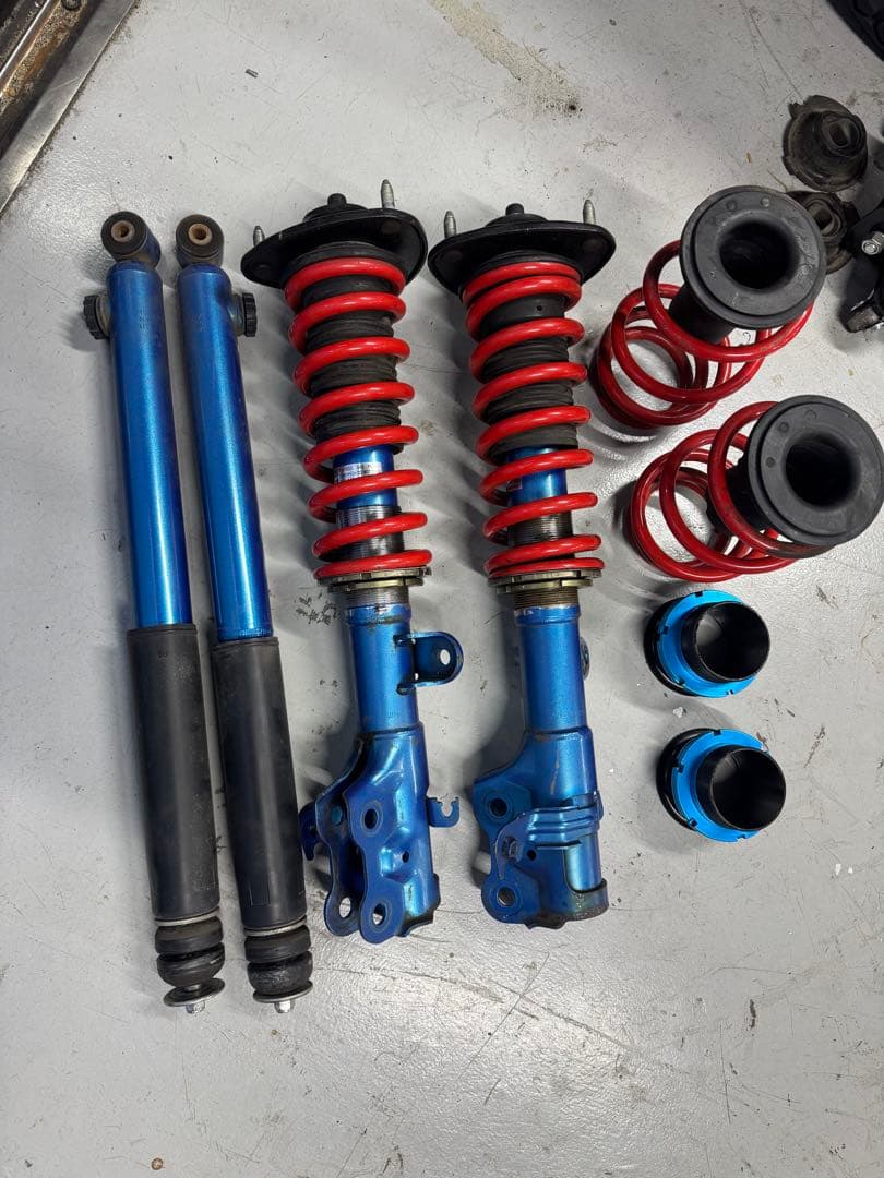 RK5ステップワゴン外し　KYB車高調　サスペンションキット