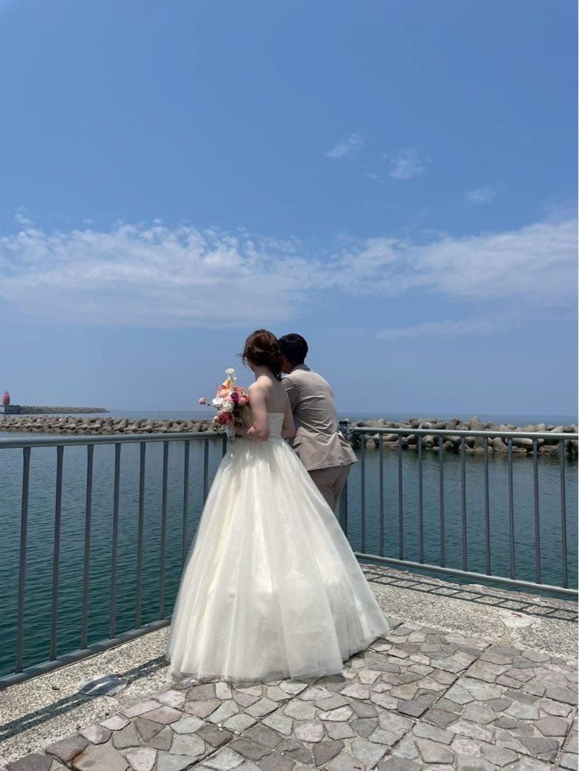 アイボリー ストラップレス Aライン ウェディングドレス