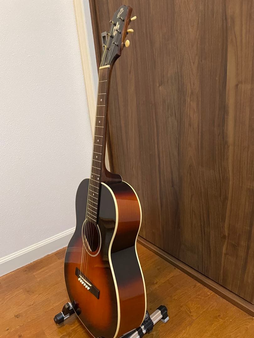 The Loar LO-215-SN (中古)
