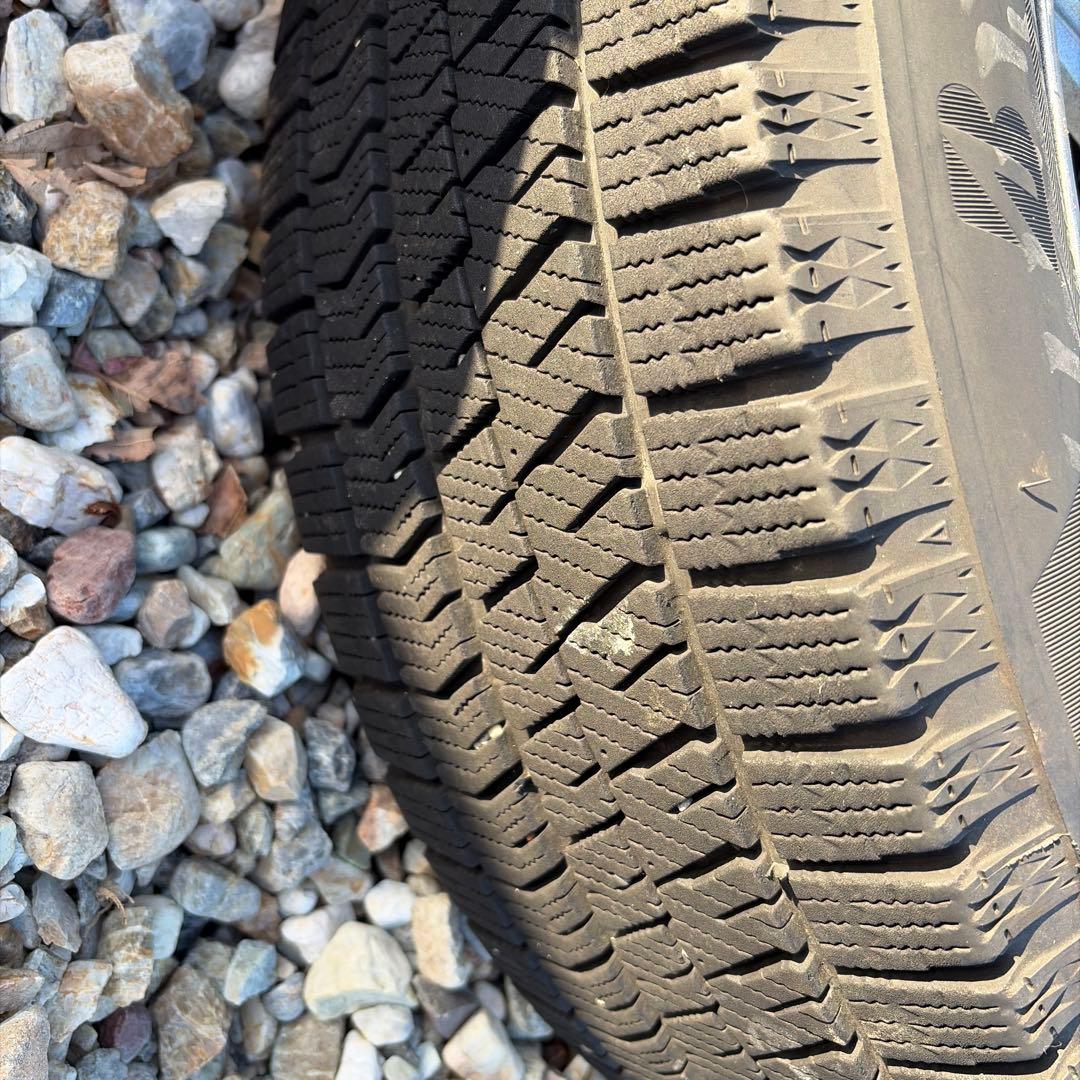 80ヴォクシー　スタッドレスタイヤ　BLIZZAK　VRX2