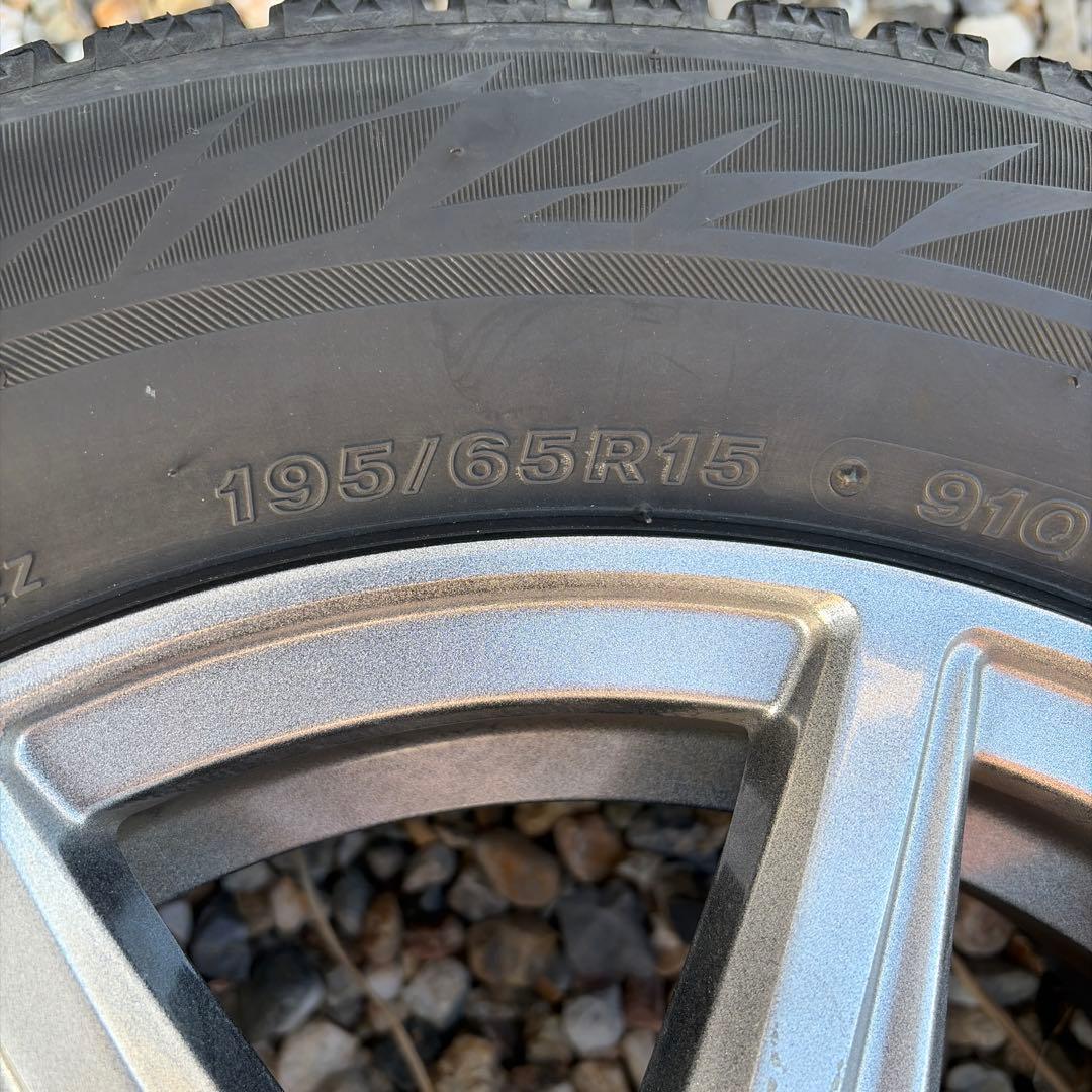 80ヴォクシー　スタッドレスタイヤ　BLIZZAK　VRX2