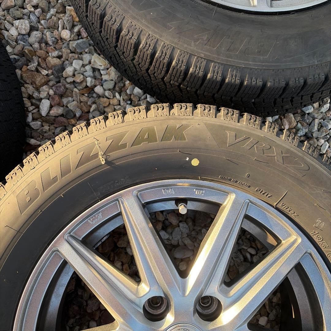 80ヴォクシー　スタッドレスタイヤ　BLIZZAK　VRX2