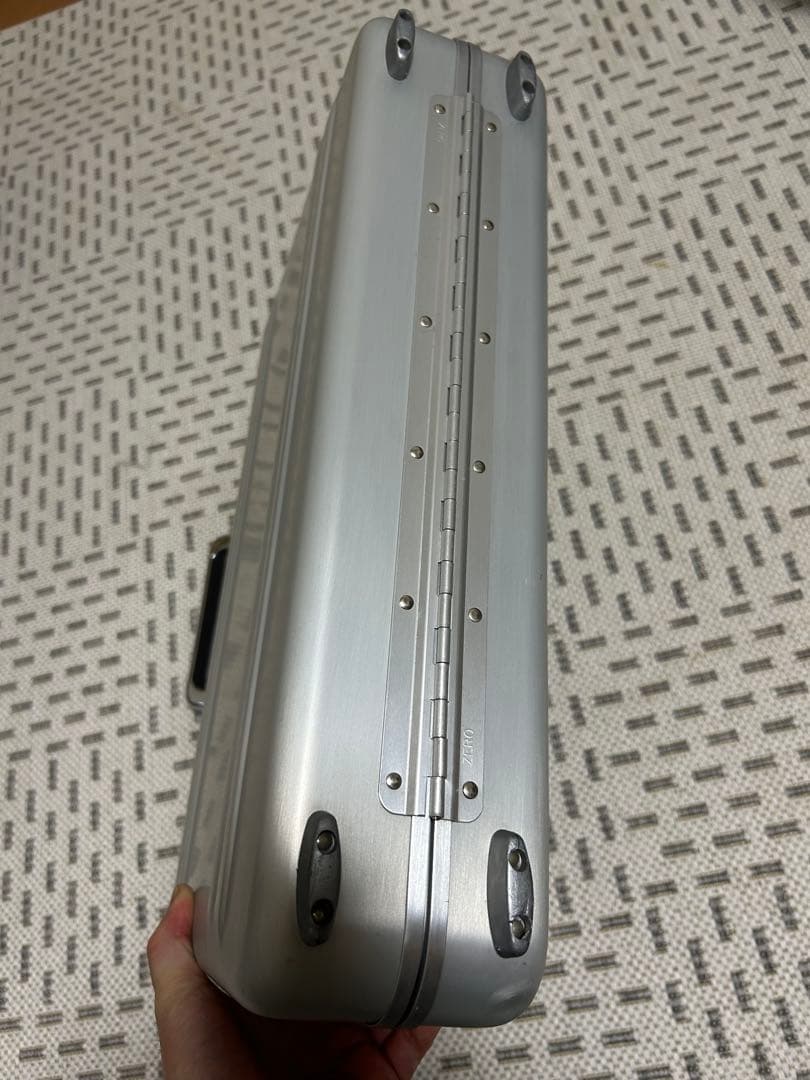 ゼロハリバートン　アタッシュケース　ジュラルミンケース