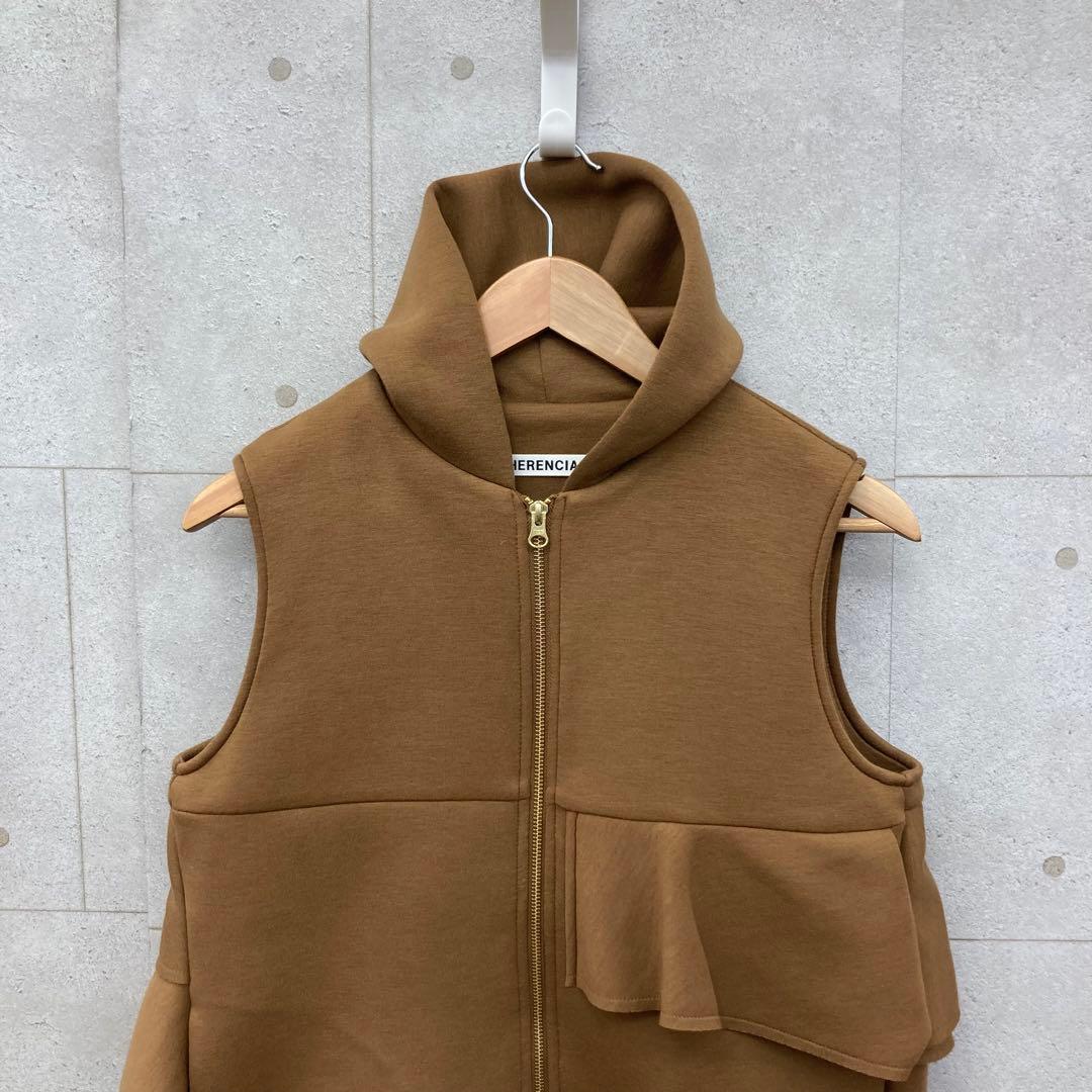 HERENCIA ヘレンチア フリルベスト ノースリーブ フード 38 茶