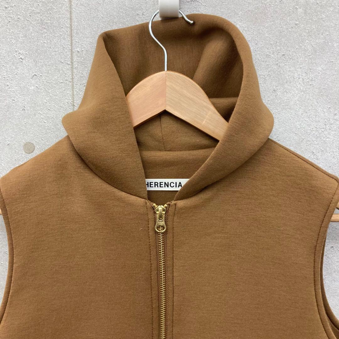 HERENCIA ヘレンチア フリルベスト ノースリーブ フード 38 茶