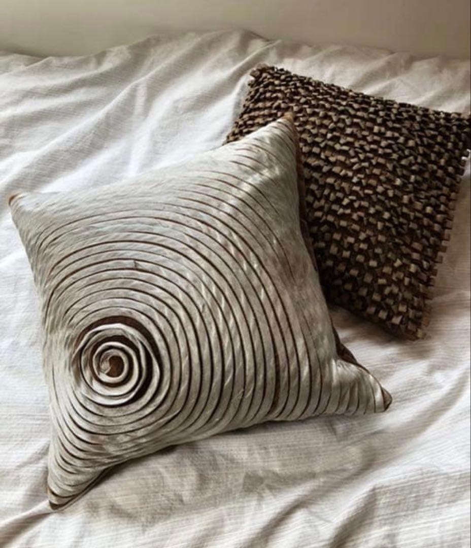 ACTUS・アクタス羽毛クッション