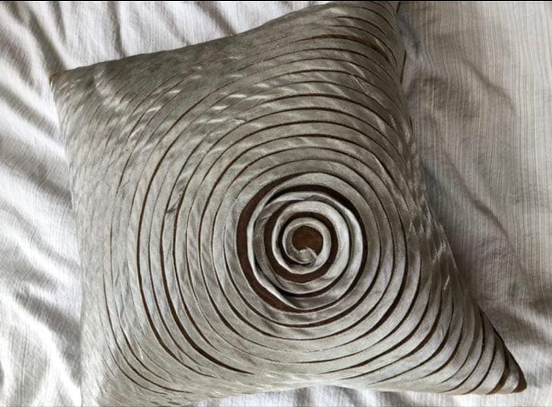 ACTUS・アクタス羽毛クッション