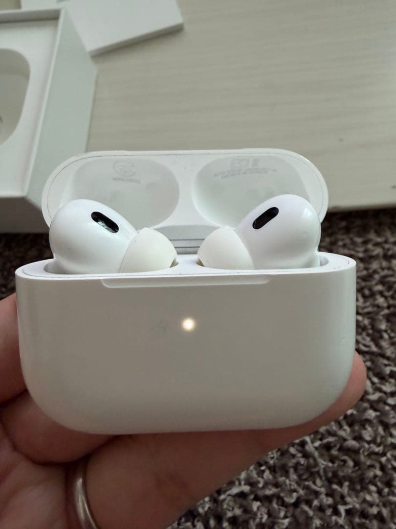 AirPodsPro (第2世代) 本体 Lightning充電型