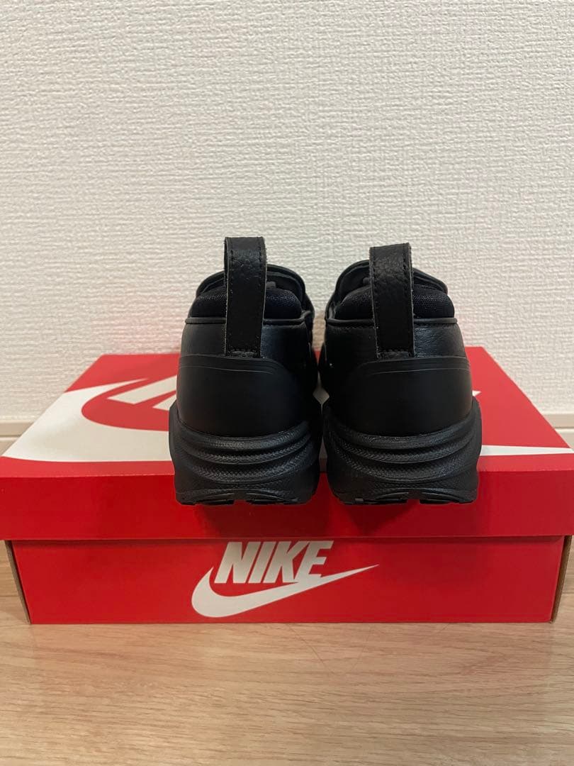 NIKE フェノメナ　24.5cm