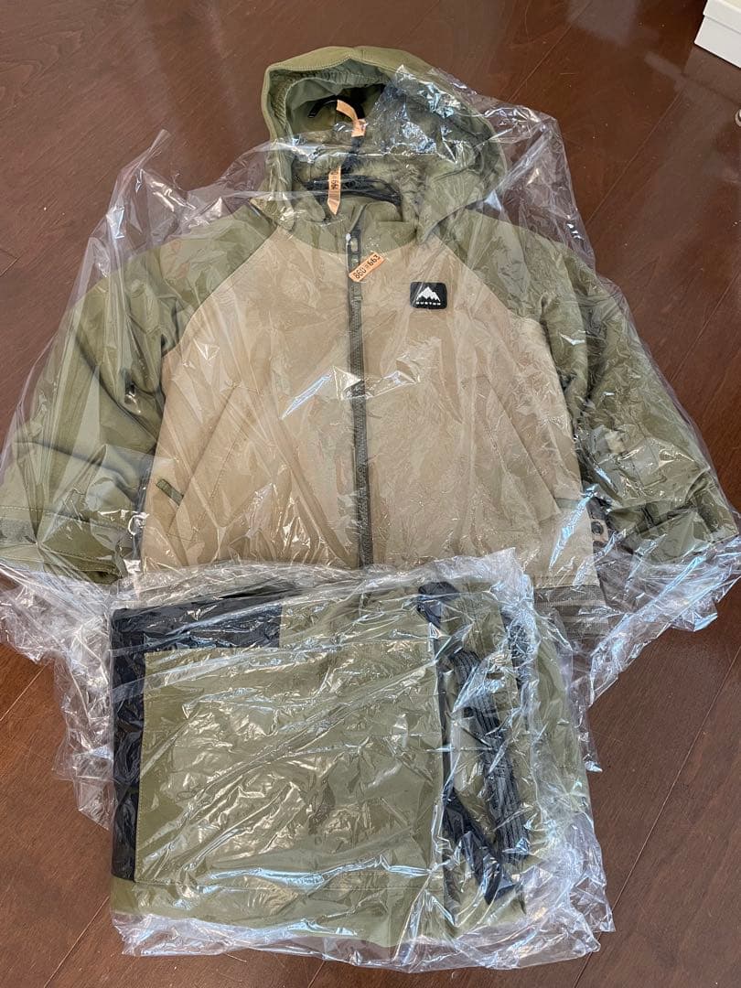 BURTON キッズ　スノーボードウェア　上下セット　４Ｔ　クリーニング済