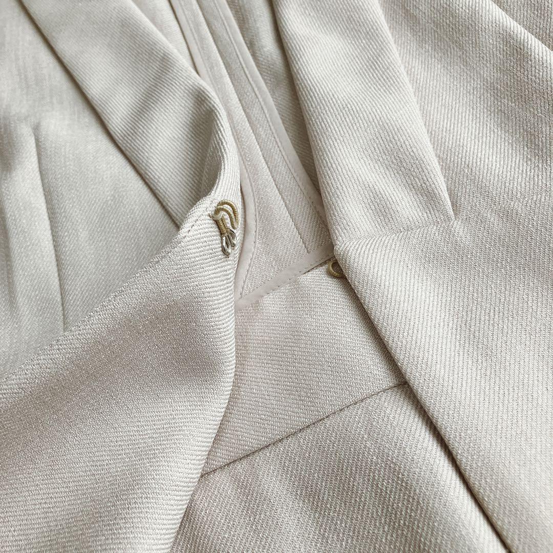 【手洗い可】【美品】ベイジ BEIGE★ノーカラー スカートスーツ Vネック