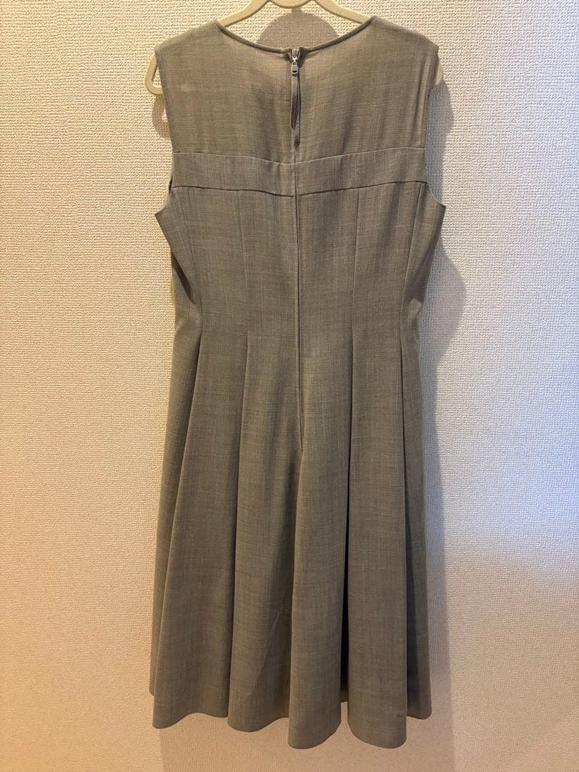 FOXEY シアー切り替えプリーツフレアーワンピース グレー