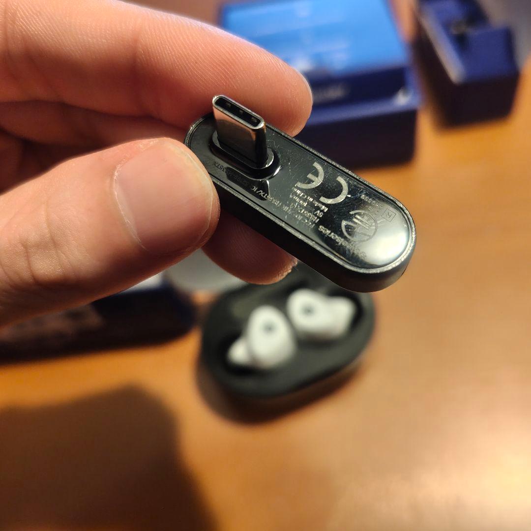 ヘッドホン steel series arctis gamebuds