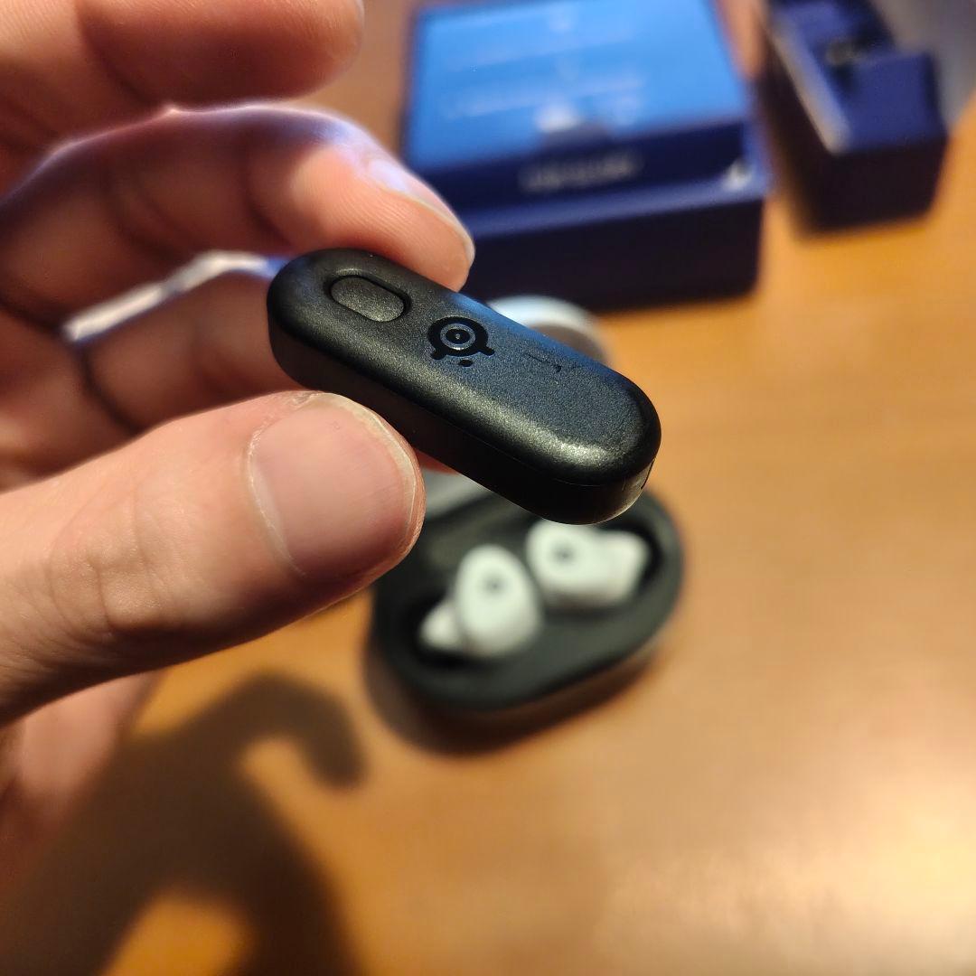 ヘッドホン steel series arctis gamebuds