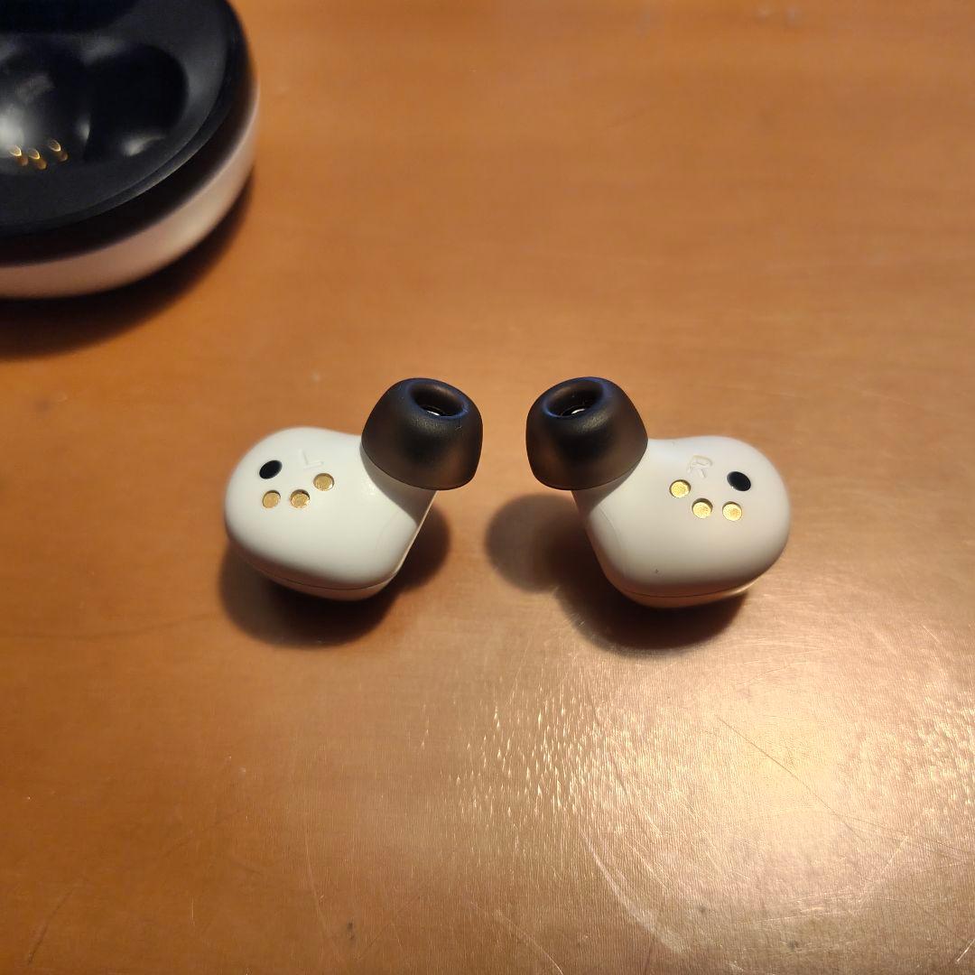 ヘッドホン steel series arctis gamebuds