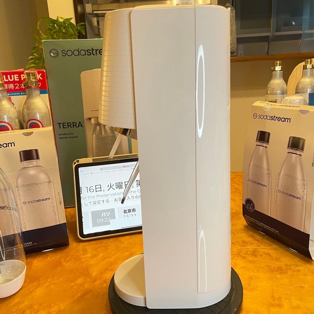 ソーダストリームTERRA (W) 専用ガスシリンダー2本　1L未使用ボトル1本
