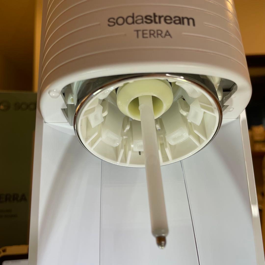 ソーダストリームTERRA (W) 専用ガスシリンダー2本　1L未使用ボトル1本