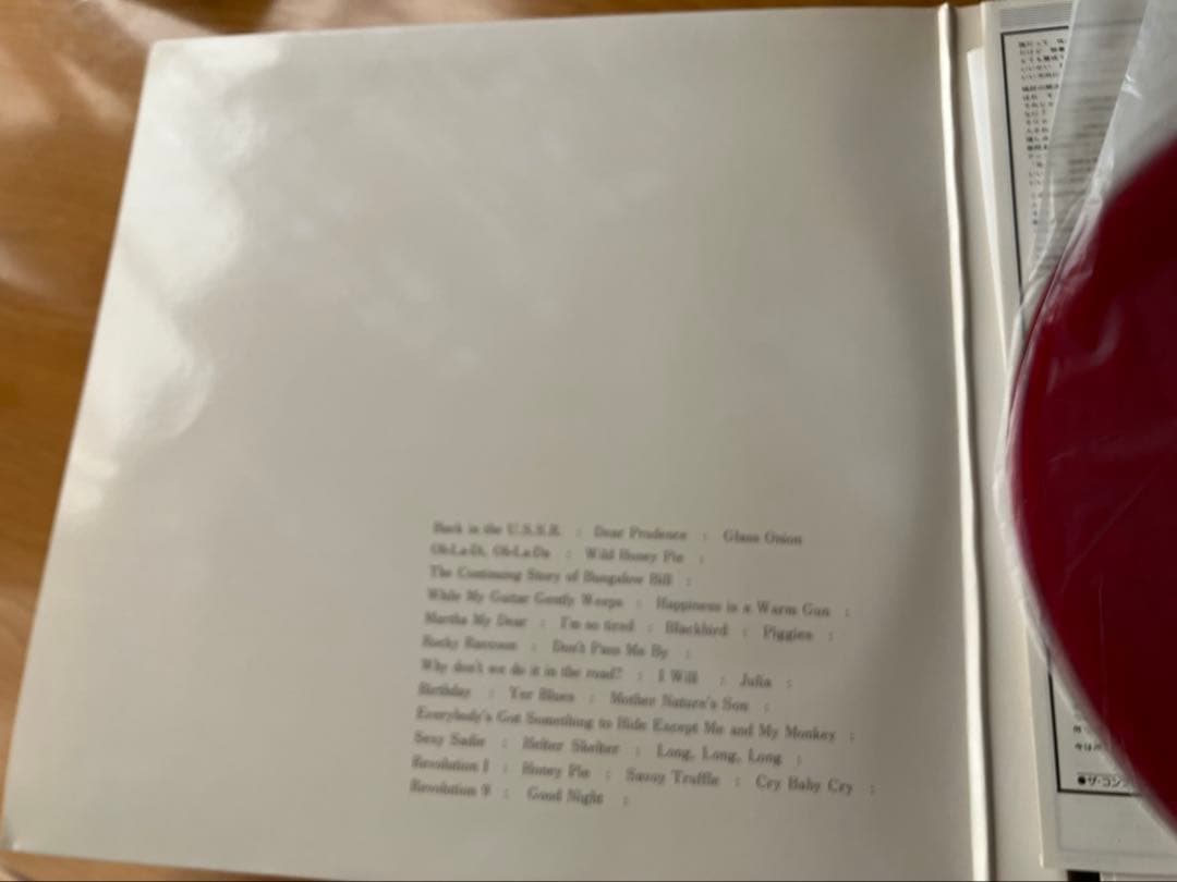 真っ白　ノーシミ　モノ82年　レッドカラー　ホワイト