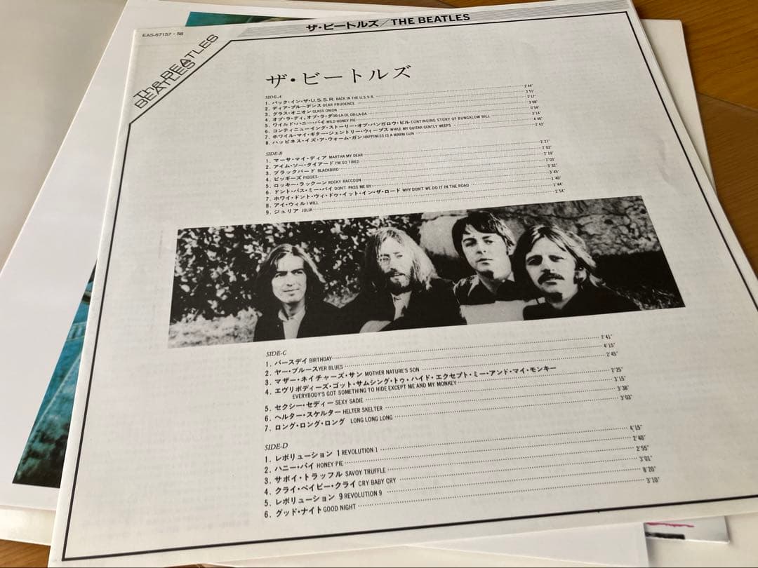 真っ白　ノーシミ　モノ82年　レッドカラー　ホワイト