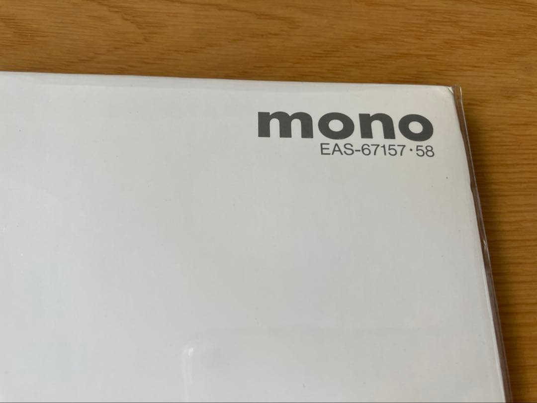 真っ白　ノーシミ　モノ82年　レッドカラー　ホワイト