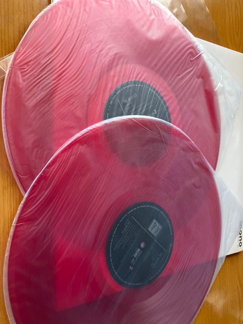 真っ白　ノーシミ　モノ82年　レッドカラー　ホワイト