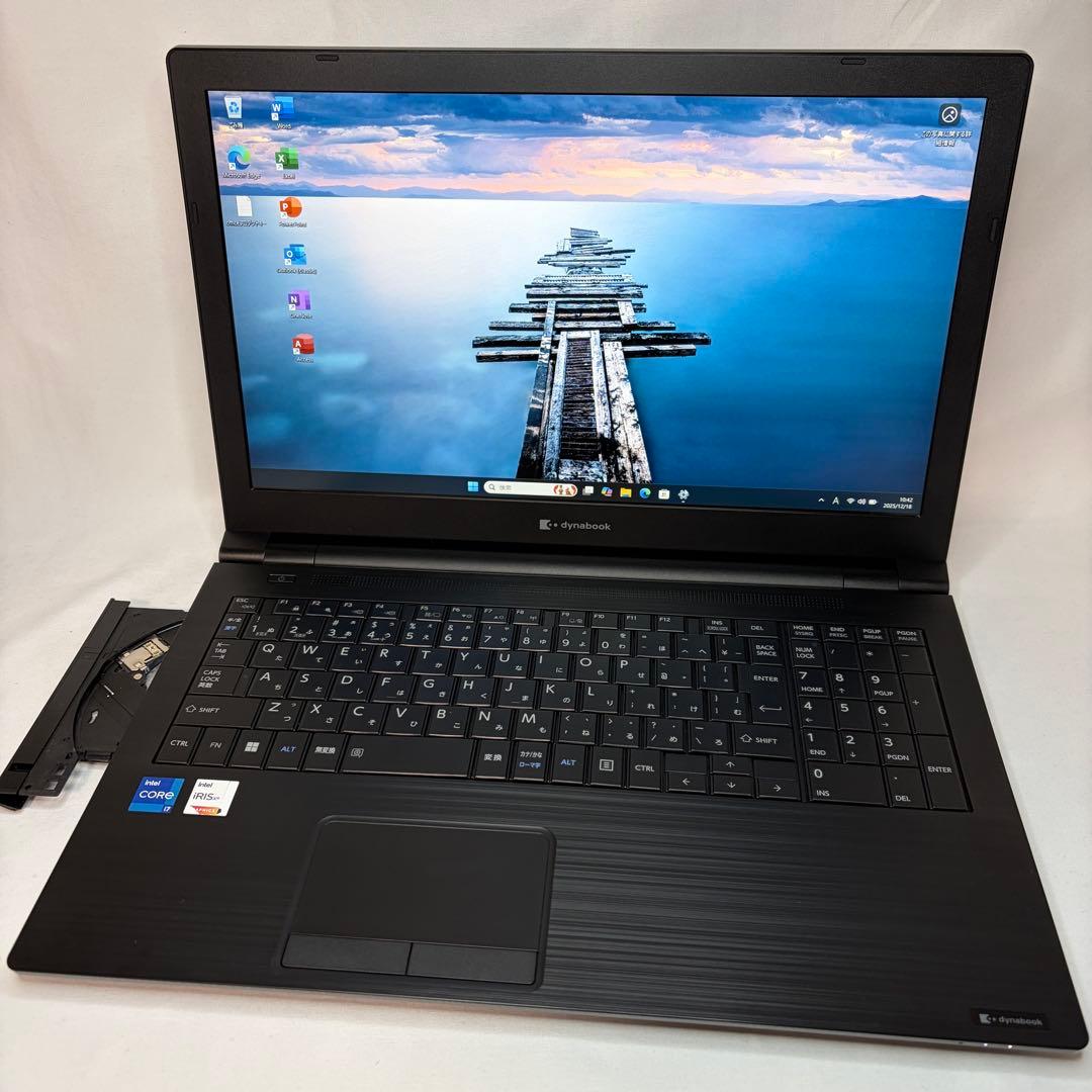 美品 dynabook B65/HU 第11世代 i7 DVDドライブ オフィス