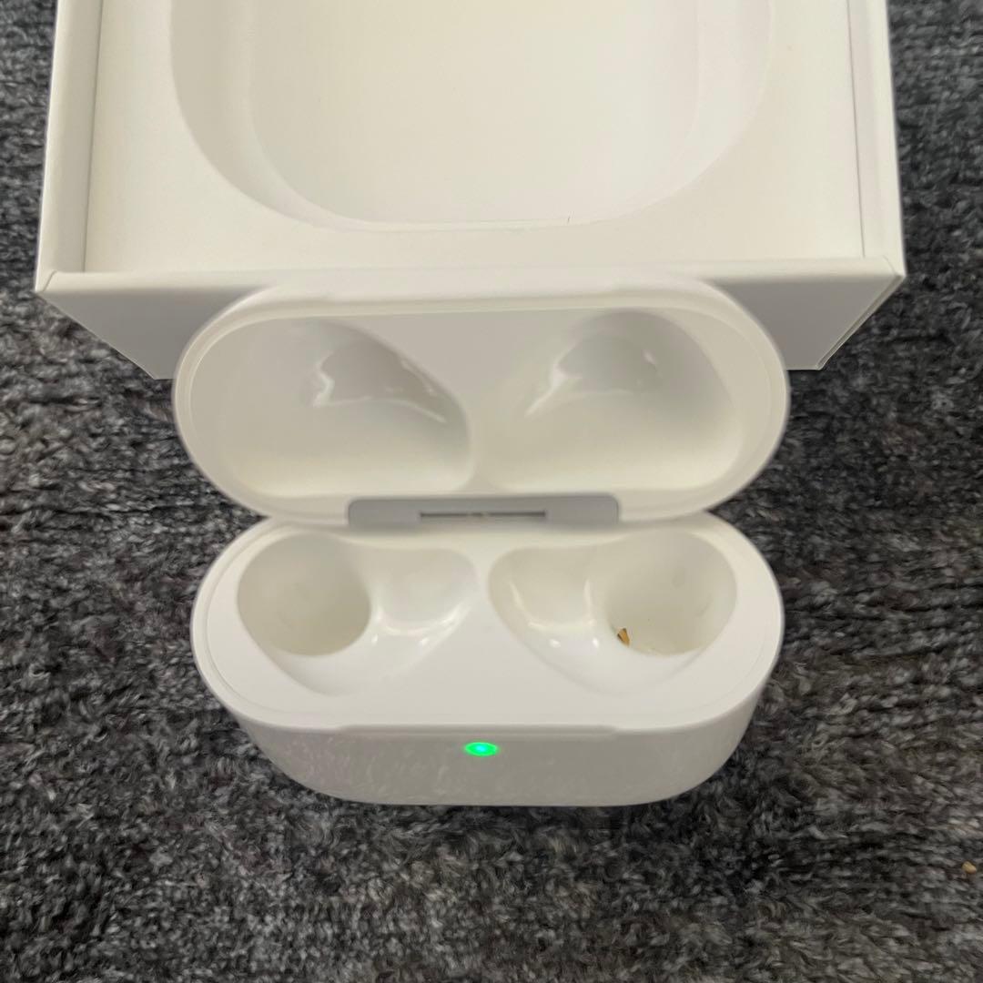 AirPods 4 ノイズキャンセリング無し　Apple 正規品