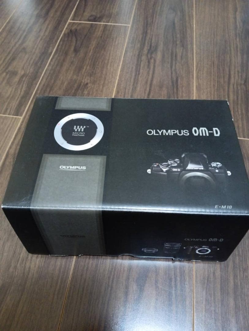 オリンパスOlympus　OM-D　E-M10カメラ本体レンズおまけ（曇りあり）