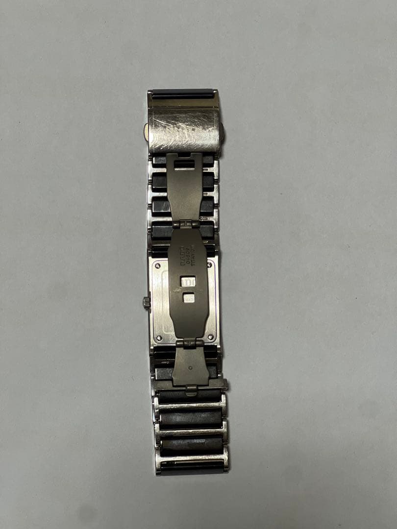 黒のスクエアフェイス時計 ラード　ディスター 中古品です。