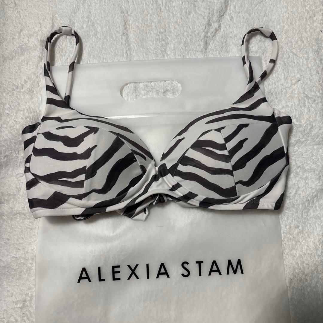 Noel⭐︎アリシアスタン ゼブラ柄ビキニ