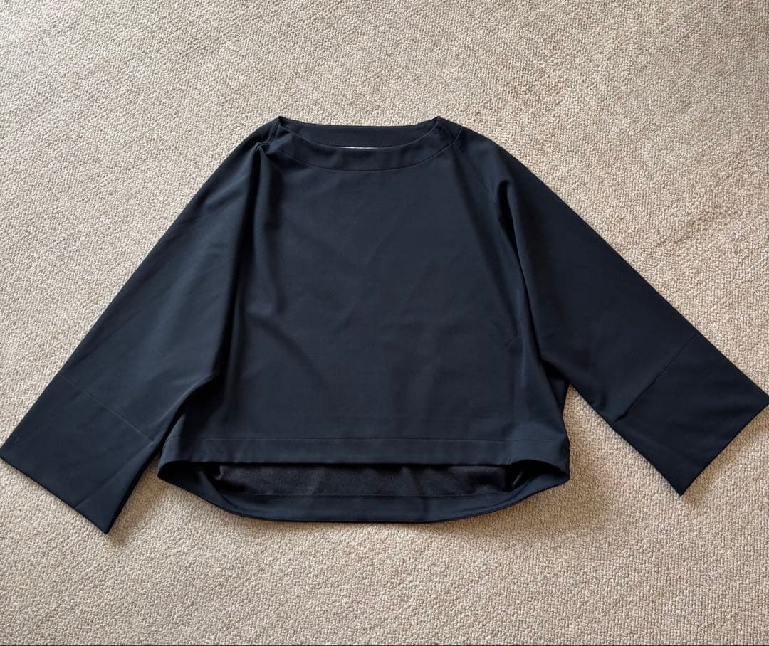 COGTHEBIGSMOKE、ワイドネックラグランスリーブショートトップ、