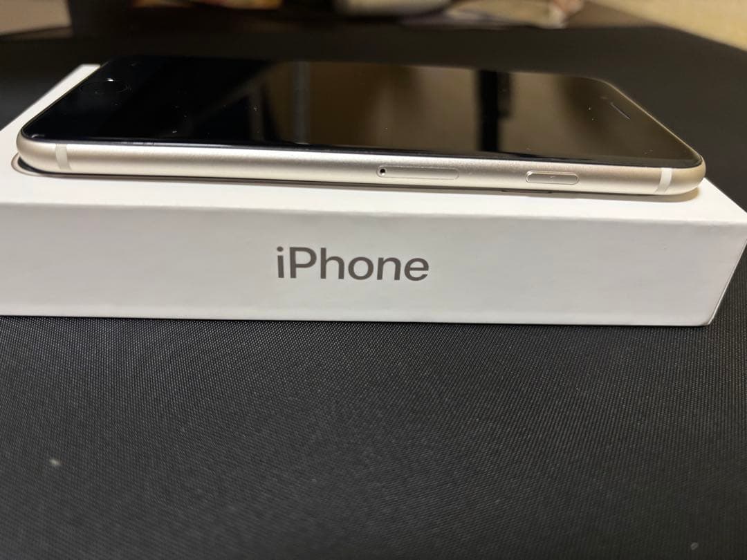 iphone se3 64GB スターライト