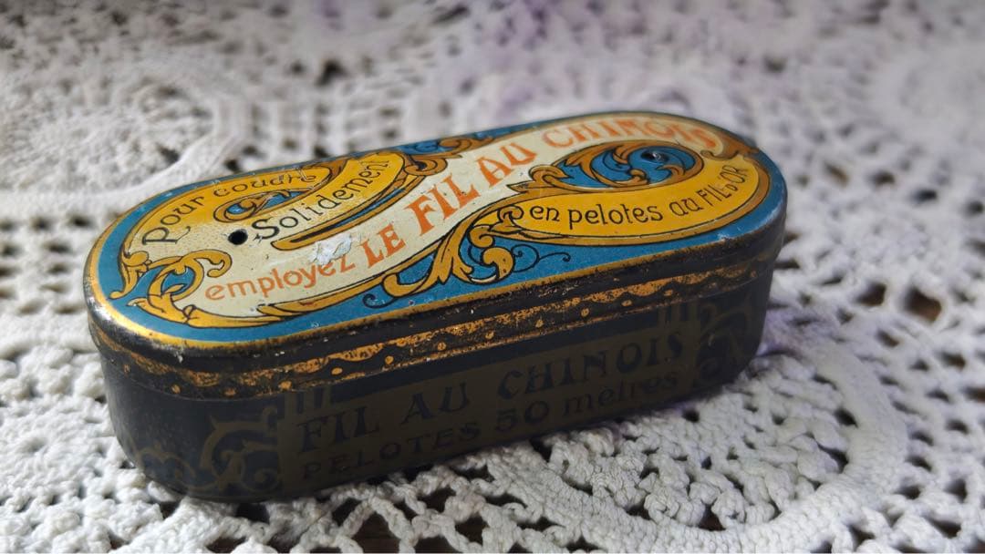 フランスアンティーク LE FIL AU CHINOIS メタル缶糸巻きケース