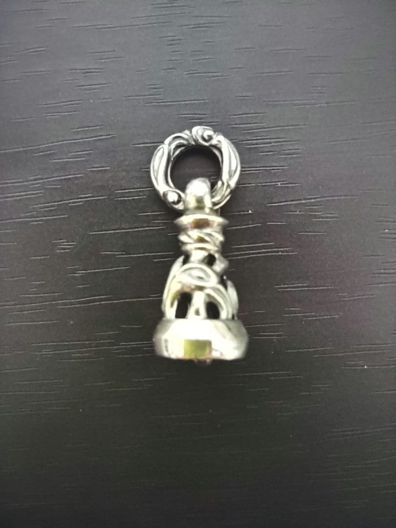 シルバー 装飾的なベル型チャーム