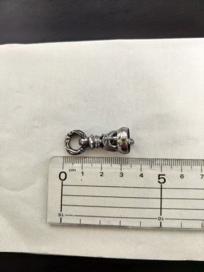 シルバー 装飾的なベル型チャーム