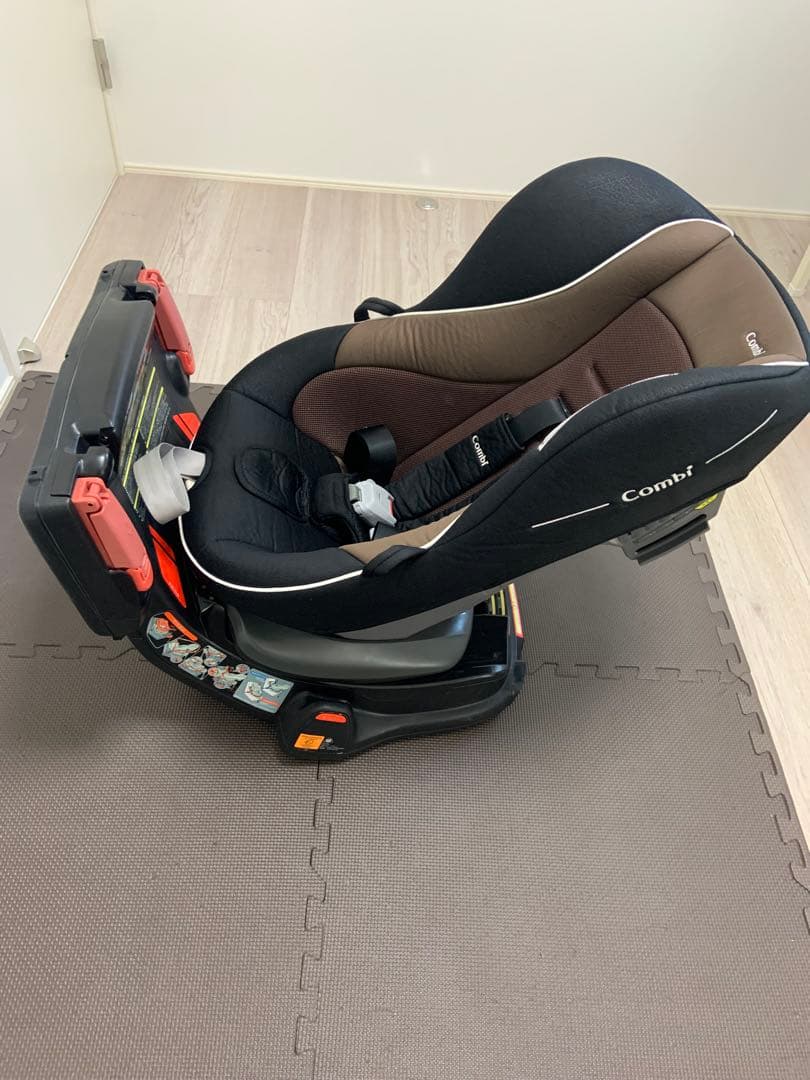 美品　コンビ combi 回転式チャイルドシート　チャイルドシート