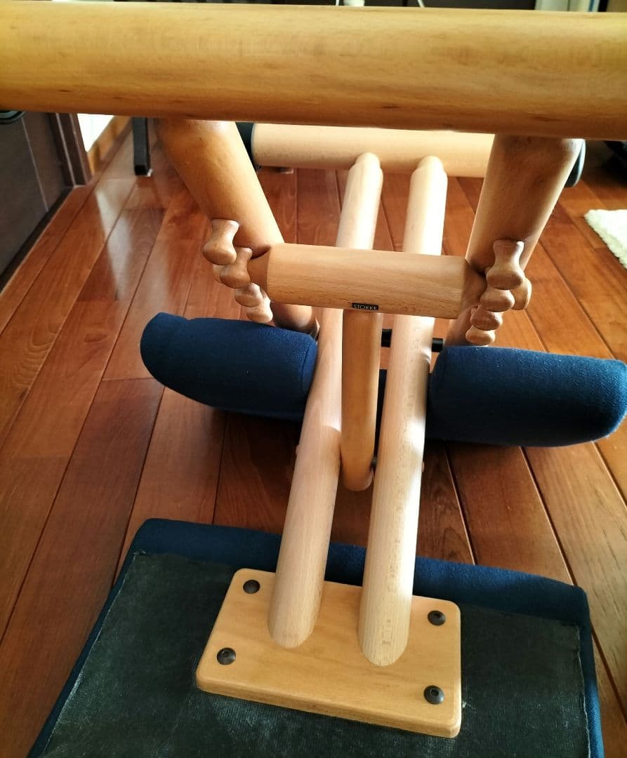 美品希少姿勢が良くなるstokke 椅子