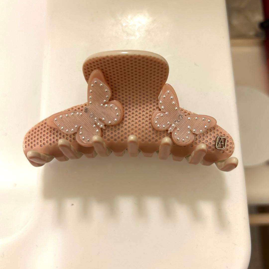 アレクサンドル✨未使用品 ピンク 蝶のヘアクリップ ✨美品