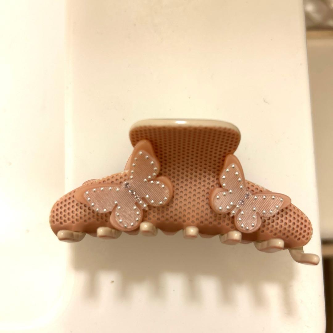 アレクサンドル✨未使用品 ピンク 蝶のヘアクリップ ✨美品