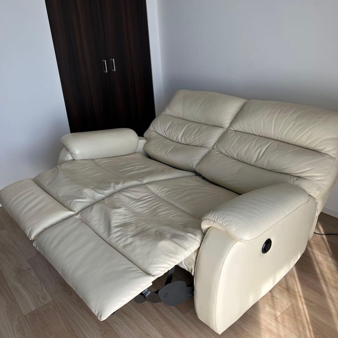 ニトリ電動リクライニング2人掛けソファ　 本革(一部合成皮革)アイボリー