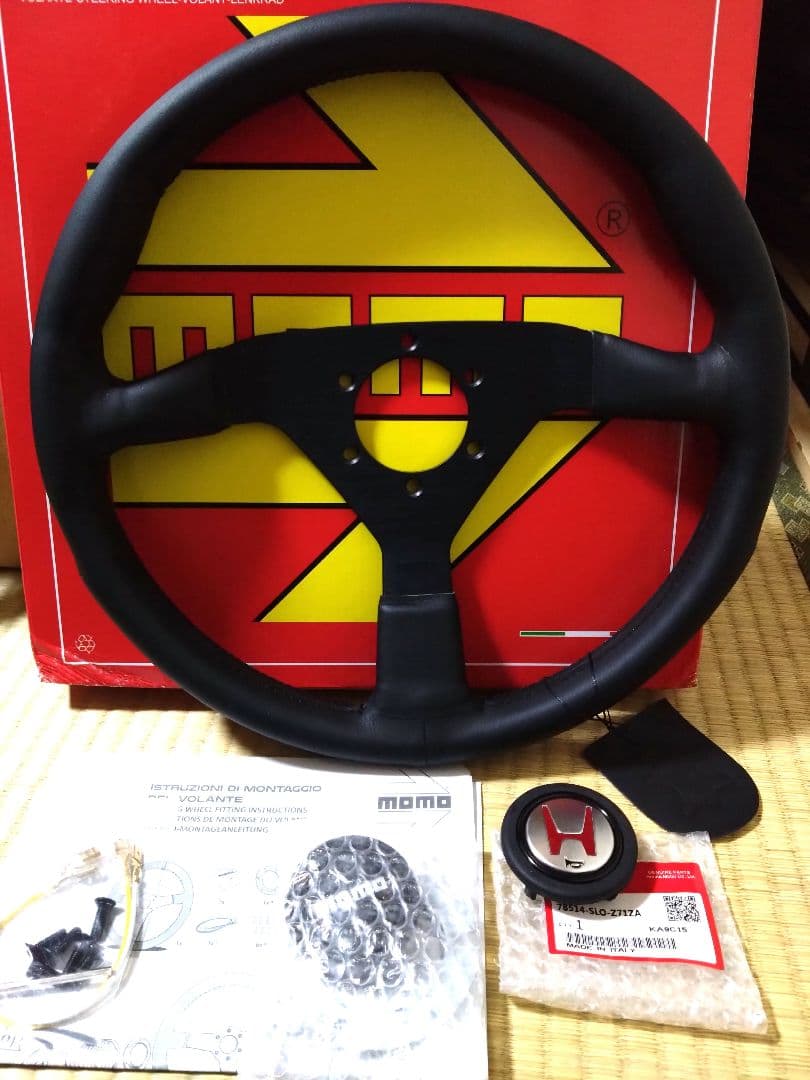 忍さん専用　MOMO ステアリング ホンダホーンボタン付　タイプR