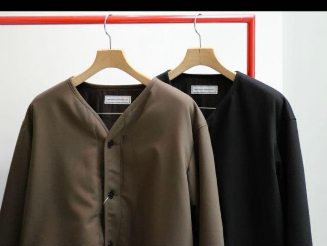 UNIVERSAL PRODUCTS “NO COLLAR BLOUSON”